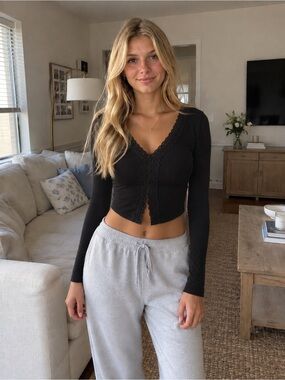 🆕🤍Anwnd Black Lace-Trim Long Sleeve